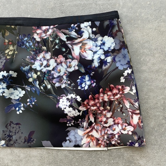 Top shop Mini Skirt, Floral Print, Size 6/ Small - Picture 2 of 4